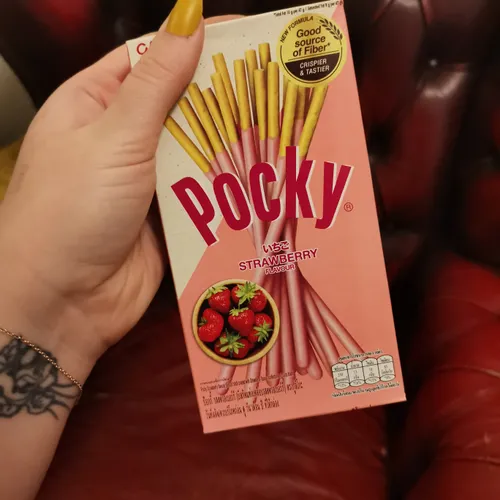 Pocky Strawberry