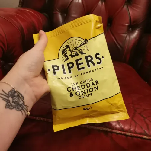 Cheddar and onion gourmet chips