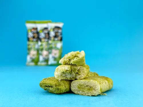 Matcha rice crackers